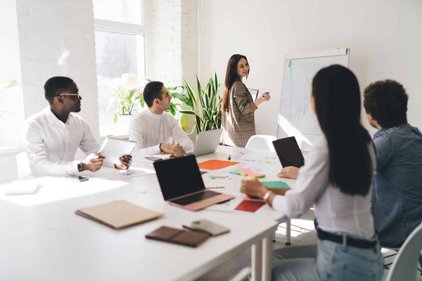 Quelles sont les stratégies pour la gestion des incidents de sécurité dans les entreprises de e-commerce ?